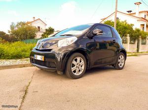 Toyota iQ  AC 4lugares Fevereiro/12 - à venda -