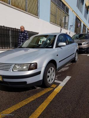 VW Passat 1.9TDI 110cv Dezembro/99 - à venda - Ligeiros