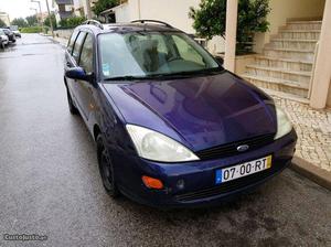 Ford Focus 1.4i 16v  Outubro/01 - à venda - Ligeiros