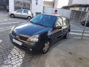 Renault Clio  Novembro/02 - à venda - Ligeiros