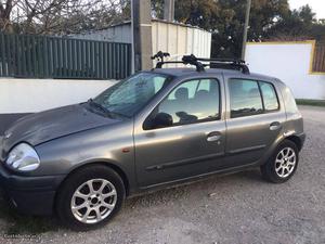 Renault Clio fase 2 Janeiro/99 - à venda - Ligeiros