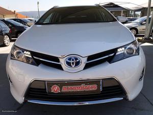 Toyota Auris 1.8HDS Sport Junho/14 - à venda - Ligeiros
