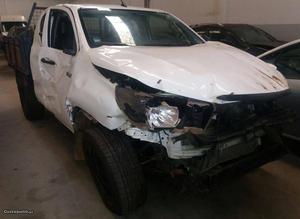 Toyota Hilux 2.5 D4D 4x4 salvado Dezembro/16 - à venda -