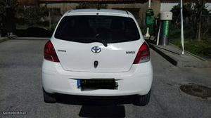 Toyota Yaris van Abril/09 - à venda - Ligeiros Passageiros,