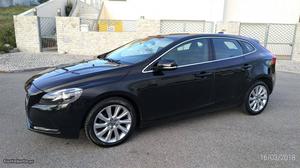 Volvo V40 D2 Momentum Novembro/12 - à venda - Ligeiros