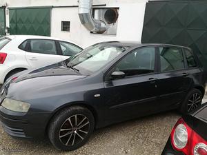 Fiat Stilo 1.9 jtd com avaria Novembro/01 - à venda -