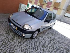 Renault Clio Aceito retomas Janeiro/99 - à venda - Ligeiros