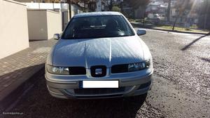 Seat Leon v com AC Maio/01 - à venda - Ligeiros