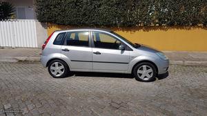 Ford Fiesta 1.2 Ghia c/novo Julho/04 - à venda - Ligeiros