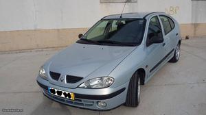 Renault Mégane v Março/01 - à venda - Ligeiros