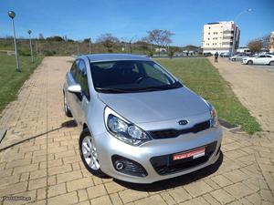 Kia Rio 1.2 CVVT kmts Março/12 - à venda - Ligeiros