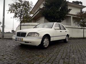 Mercedes-Benz C 200 Gasóleo Dezembro/93 - à venda -