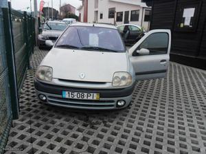 Renault Clio 1.2 Gasolina Abril/00 - à venda - Ligeiros