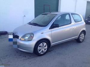 Toyota Yaris vvti Março/01 - à venda - Ligeiros