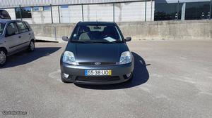 Ford Fiesta 1.25i Ghia Janeiro/03 - à venda - Ligeiros