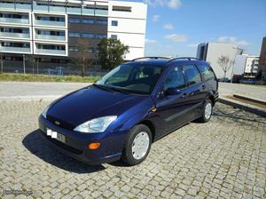 Ford Focus 1.4 Ambiente Junho/01 - à venda - Ligeiros