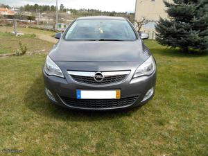 Opel Astra J 1.7 cdti 125cv Março/10 - à venda - Ligeiros