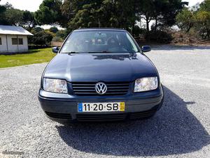 VW Bora 1.9 tdi Outubro/01 - à venda - Ligeiros