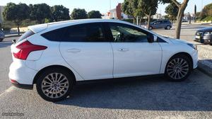 Ford Focus Titanium Dezembro/13 - à venda - Ligeiros