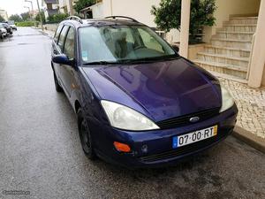 Ford Focus v  Outubro/01 - à venda - Ligeiros