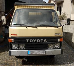 Toyota Dyna 150 Novembro/87 - à venda - Comerciais / Van,