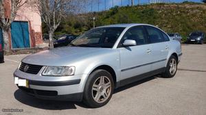 VW Passat 1.9 TDI 115cv Agosto/00 - à venda - Ligeiros