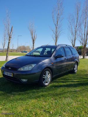 Ford Focus  cv Outubro/03 - à venda - Ligeiros