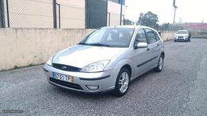 Ford Focus 1.4 Trendline A/C Julho/02 - à venda - Ligeiros