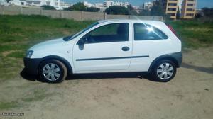 Opel Corsa 1.7 DI Impec Abril/02 - à venda - Ligeiros