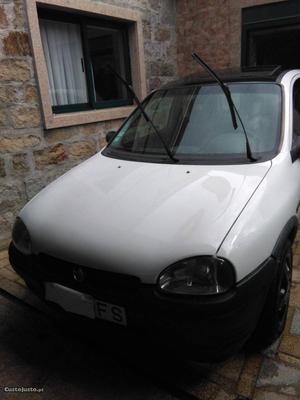 Opel Corsa 3 portas Setembro/96 - à venda - Ligeiros