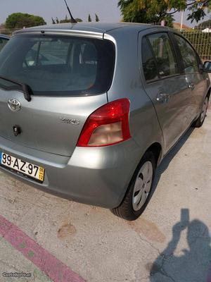 Toyota Yaris 1.0 Dezembro/05 - à venda - Ligeiros