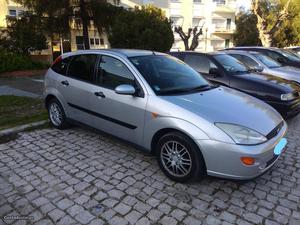 Ford Focus hatchback Janeiro/00 - à venda - Ligeiros