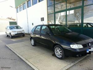 Seat Ibiza de 5 portas Setembro/01 - à venda - Ligeiros
