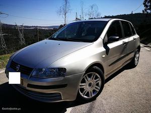 Fiat Stilo v 5 portas Outubro/04 - à venda - Ligeiros