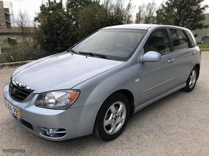 Kia Cerato 1.5 Crdi Lx Maio/05 - à venda - Ligeiros