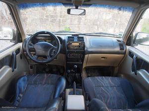 Nissan Terrano 2.7TD R20 5 Lugares Abril/00 - à venda -