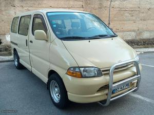 Toyota HiAce 2.5 D 9 lugares Outubro/99 - à venda -