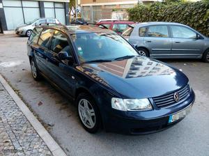 VW Passat 1.9 tdi 115 cavalos Abril/99 - à venda - Ligeiros