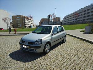 Renault Clio v 75cv Agosto/01 - à venda - Ligeiros