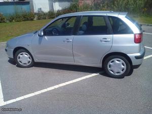 Seat Ibiza  Signo Maio/01 - à venda - Ligeiros