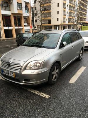 Toyota Avensis 2.0 D4D Outubro/03 - à venda - Ligeiros