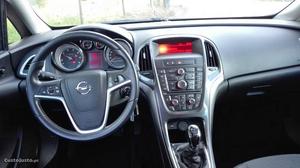 Opel Astra 1.7cdti cosmo st Dezembro/14 - à venda -