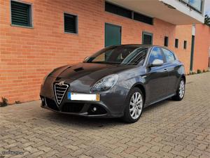 Alfa Romeo Giulietta 1.6 JTDm (Km) Novembro/10 - à