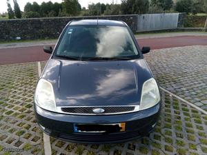 Ford Fiesta 1.4 Setembro/04 - à venda - Ligeiros