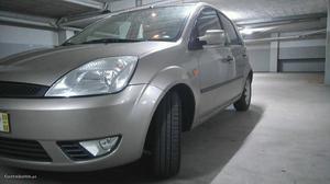 Ford Fiesta ghia Março/03 - à venda - Ligeiros