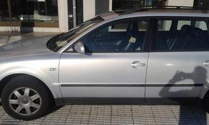 VW Passat 1.9tdi Março/98 - à venda - Ligeiros