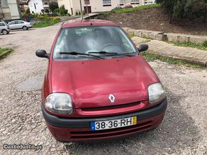 Renault Clio 1.2 RN Março/01 - à venda - Ligeiros