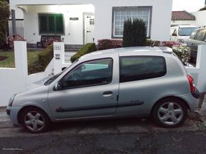 Renault Clio 1.5 dci 80cv turbo Maio/03 - à venda -