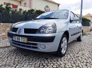 Renault Clio v ar cond Maio/02 - à venda - Ligeiros