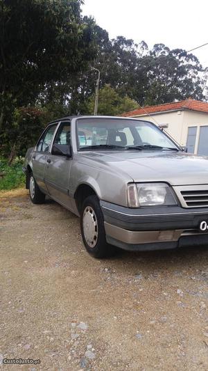 Opel Ascona Clássico Dezembro/87 - à venda - Ligeiros